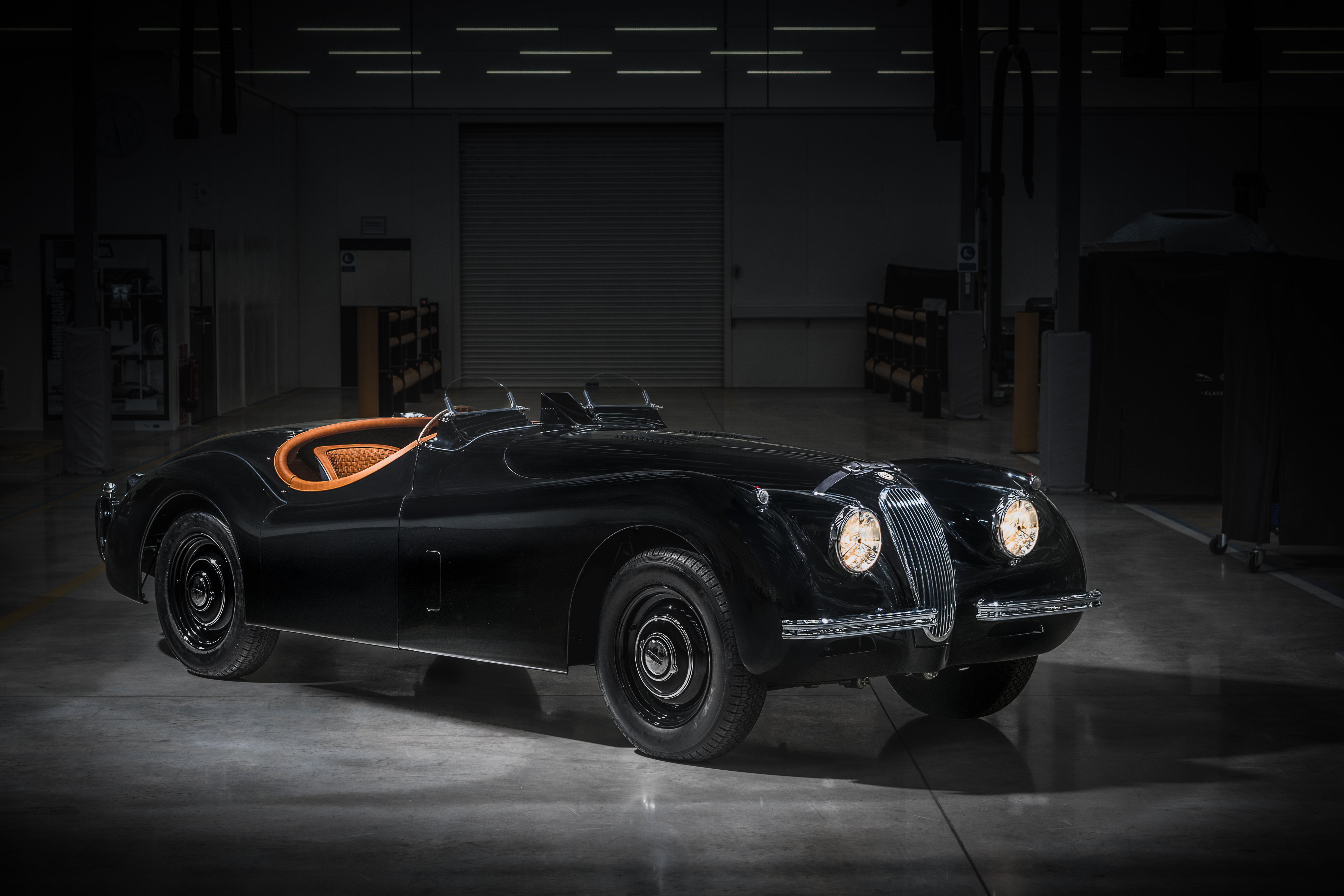 Jaguar atualiza XK120 de 1954 para as pistas