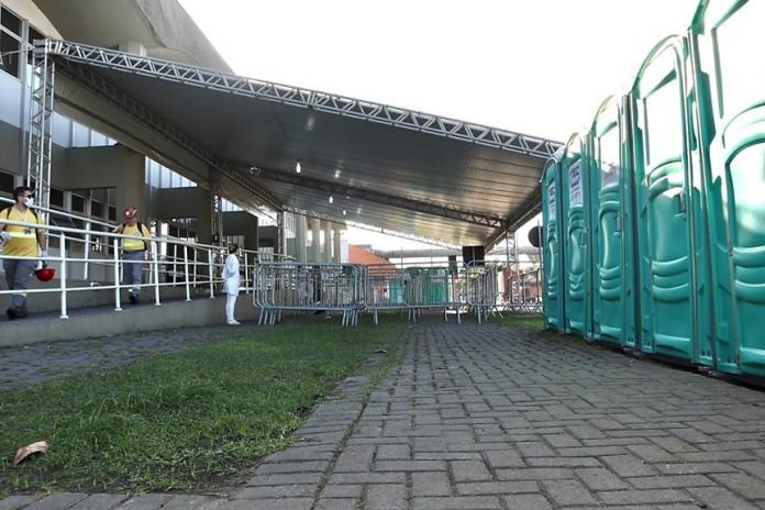 Porto de Paranaguá cria infraestrutura médica e de higiene para caminhoneiros