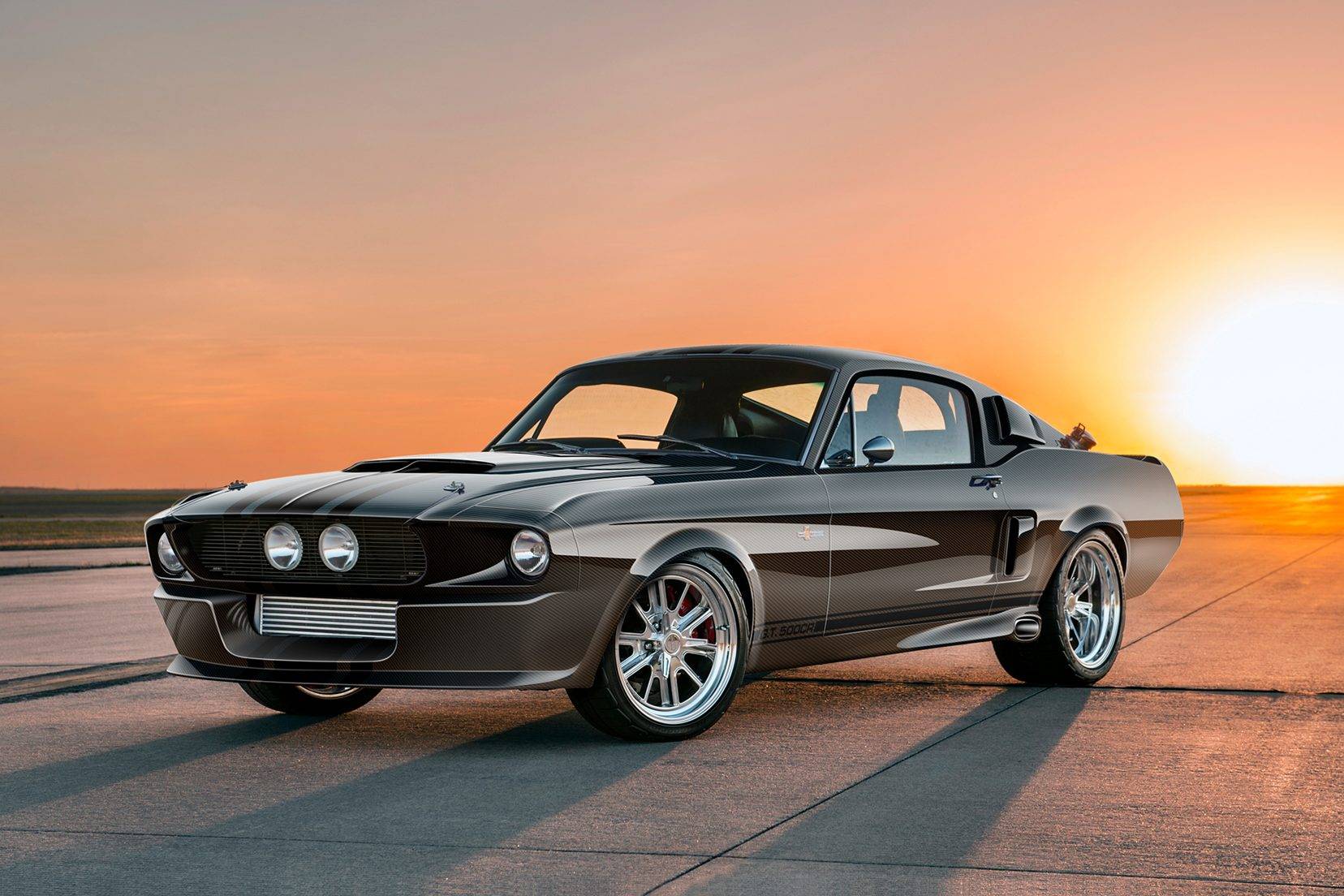 Mustang Shelby GT500 CR de 1967 renasce em fibra de carbono e com 810 cv. Remake aplica características que Caroll Shelby imaginava em seus carros mas não tinha tecnologia suficiente à época para fazê-las.