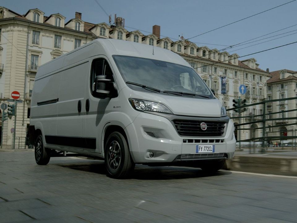 Agora elétricas e recheadas de tecnologia: Fiat e Mercedes antecipam as vans do futuro.