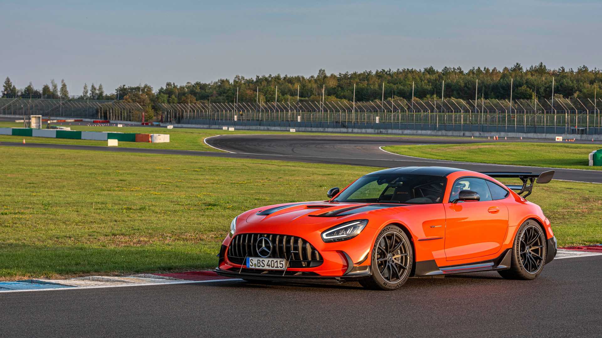 Mercedes-AMG GT Black Series chega ao Brasil, mas já esgotou.