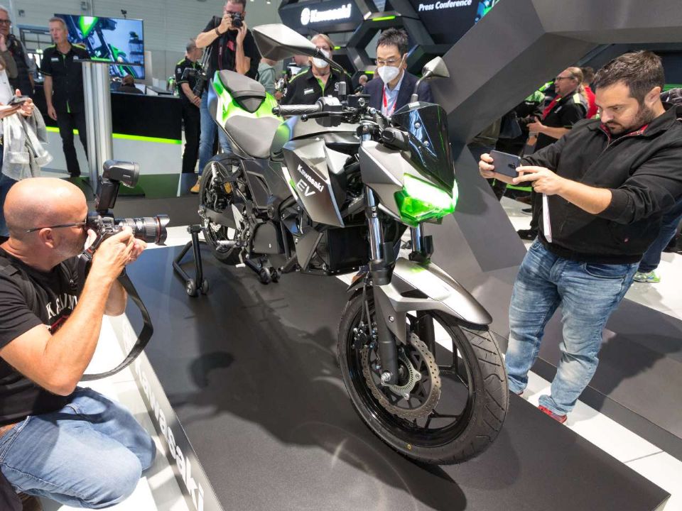 5 motos esperadas no EICMA 2022: Transalp, Kawasaki elétrica e mais.