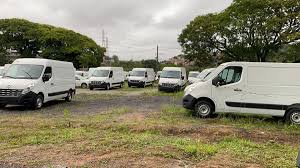 Vendas de minibus salvam mercado de veículos utilitários.