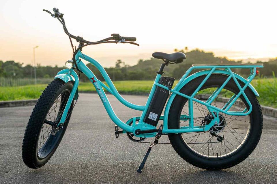 Shineray aposta em modelo elétrico retrô que vai a 25 km/h SHI.Bike é uma bicicleta elétrica de visual clássico que custa R$ 8.590. Modelo possui autonomia estimada de 35 km