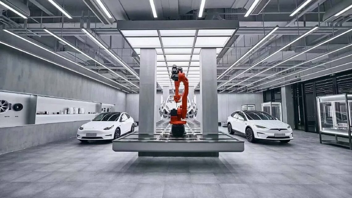 Tesla inaugura loja futurista e disruptiva para atrair mais clientes.