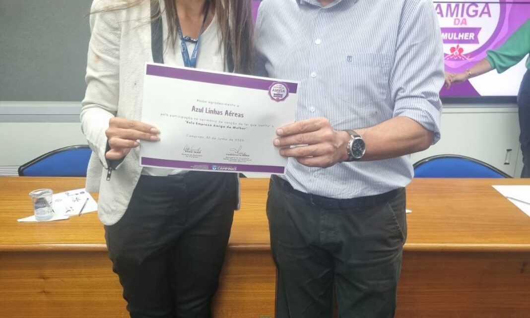 Azul recebe o Selo Empresa Amiga da Mulher e comemora.