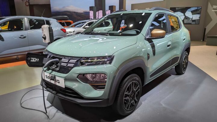 Irmão do Kwid E-Tech, Dacia Spring terá ampla reestilização em 2024.