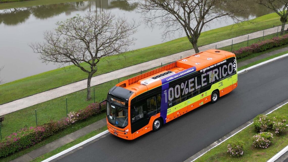 Volvo inicia testes e anuncia produção do ônibus elétrico BZL no Brasil.