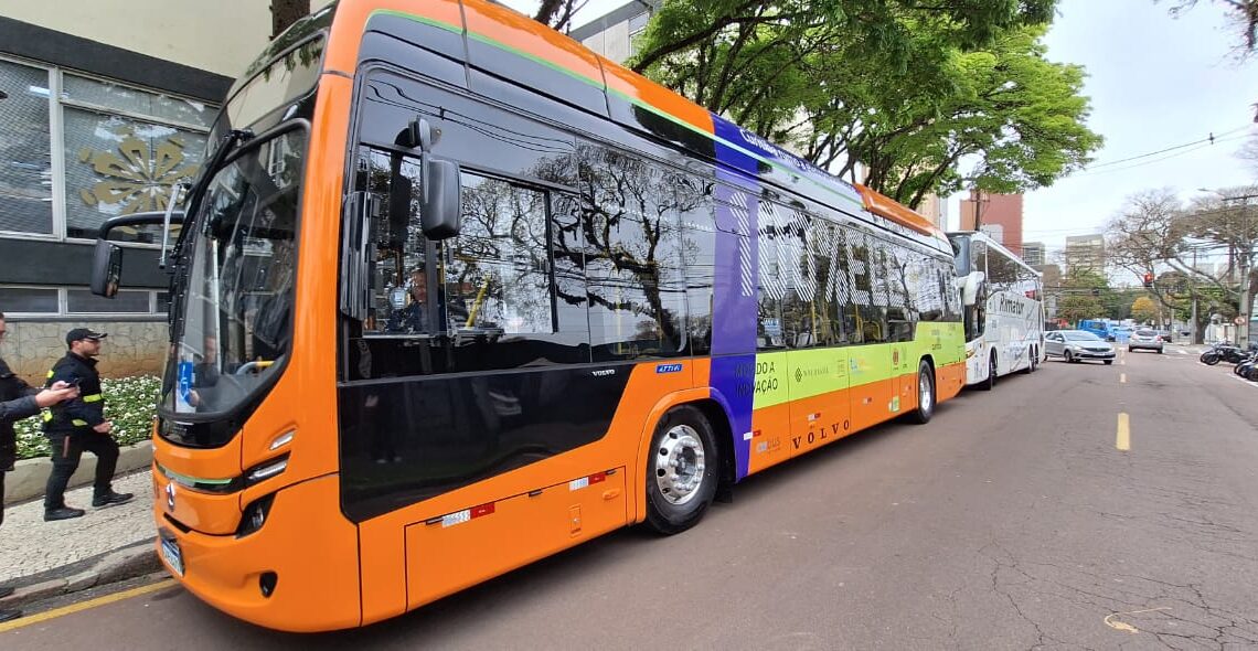 Curitiba avança nos testes com ônibus elétrico.