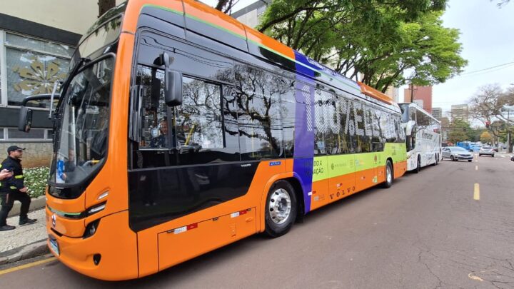 Curitiba avança nos testes com ônibus elétrico.