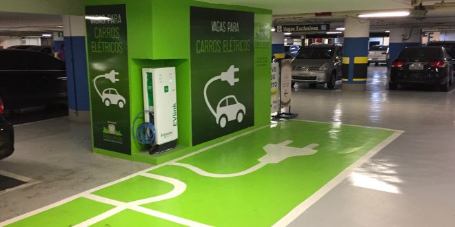 Carros elétricos atingem ponto de inflexão em 23 países; Brasil está longe?