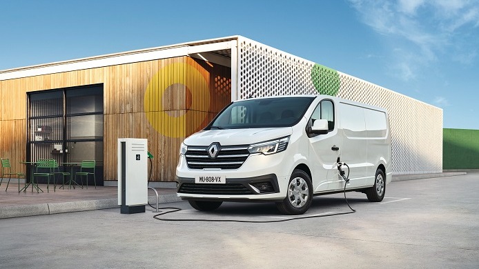 Renault anuncia que começará a comercialização do Trafic Van E-Tech elétrico.