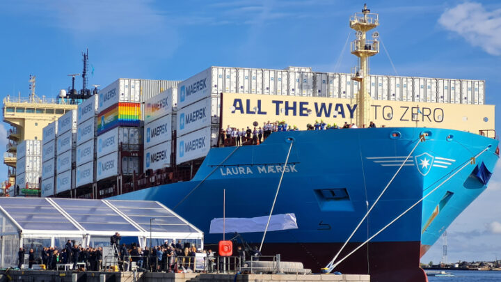 Primeiro navio porta-contêineres do mundo movido a metanol é batizado pela Maersk.