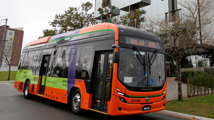 Marcopolo e Volvo desenvolvem versão do Attivi com chassi BZL 100% elétrico.