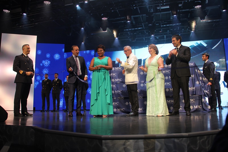 MSC Grandiosa é inaugurado oficialmente com Samba e música do Roberto