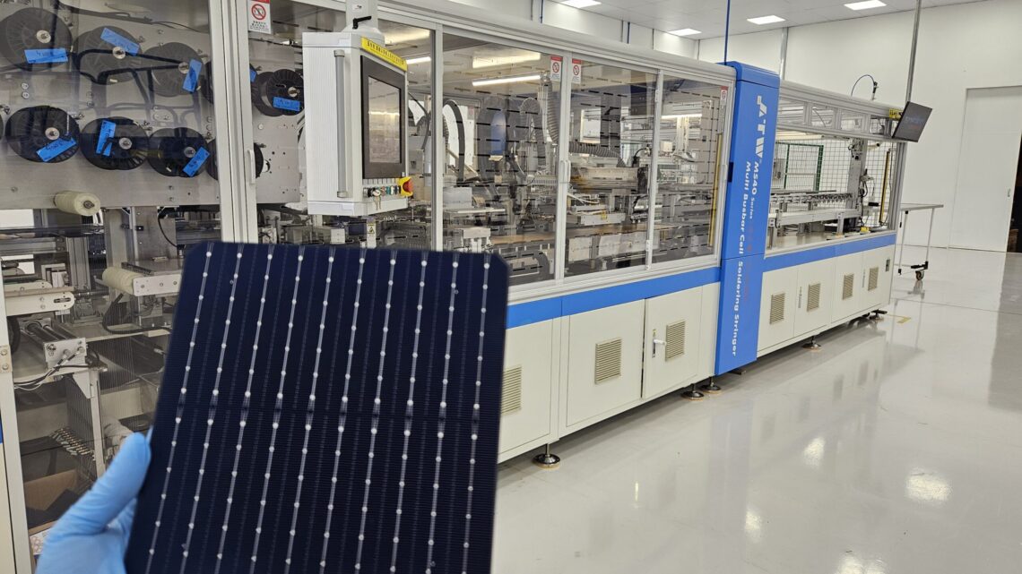 BYD inaugura laboratório para estudar módulos fotovoltaicos