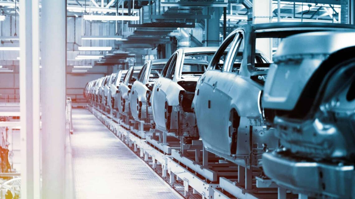 Anfavea prevê crescimento da indústria em 2024 confirma Salão do Automóvel