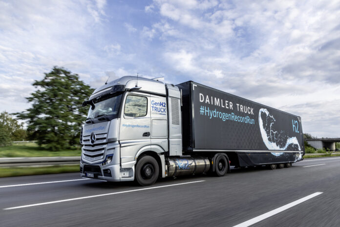 Caminhões Mercedes-Benz GenH2 serão testados por clientes