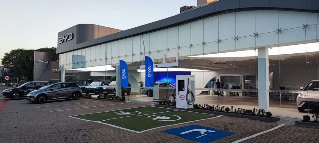 BYD e Tupi Mobilidade lançam serviço inteligente de AutoCarga para veículos da marca em uma parceria inovadora