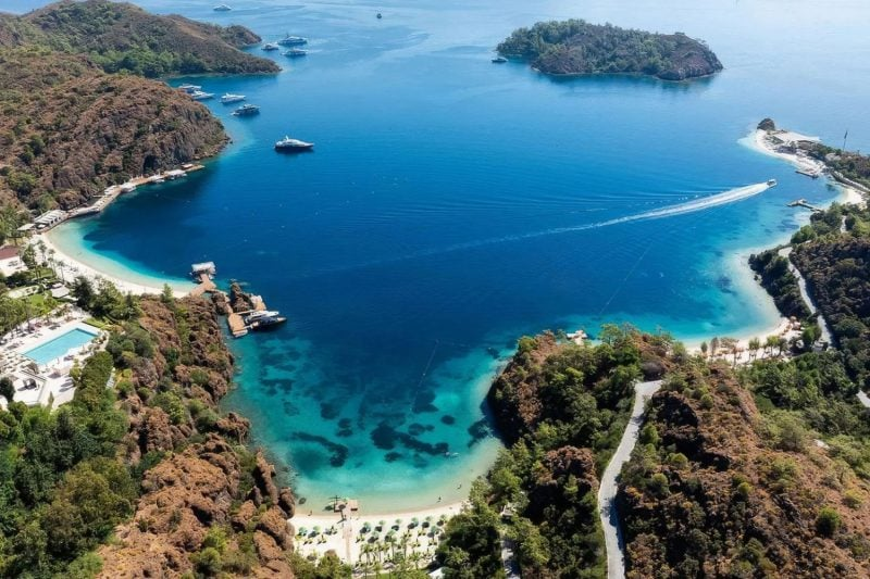 Paraísos Discretos: Refúgios Tropicais que Encantam os Viajantes Mais Exigentes