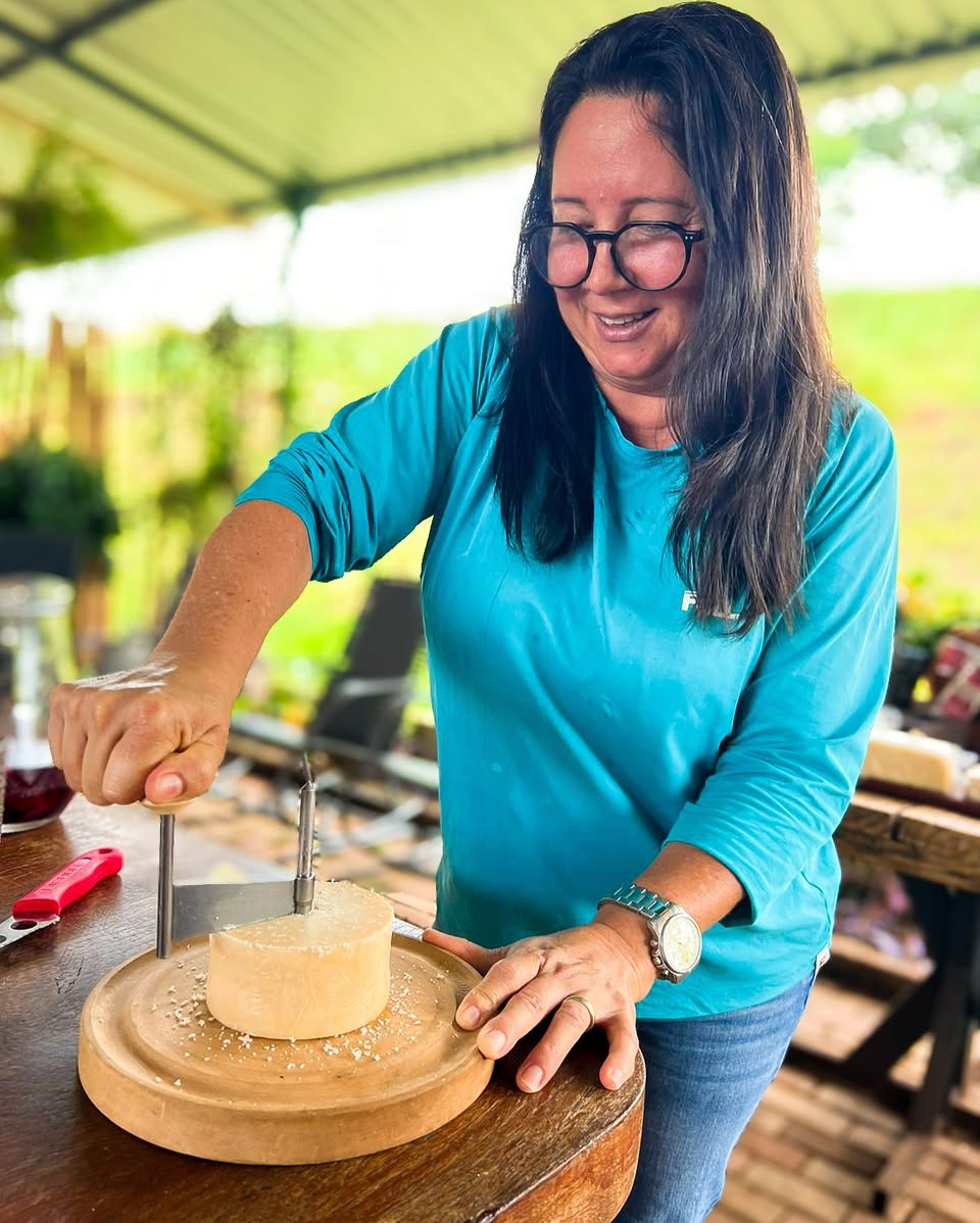 Queijaria de estilo suíço é atração da rota turística de Ouro Verde de Goiás
