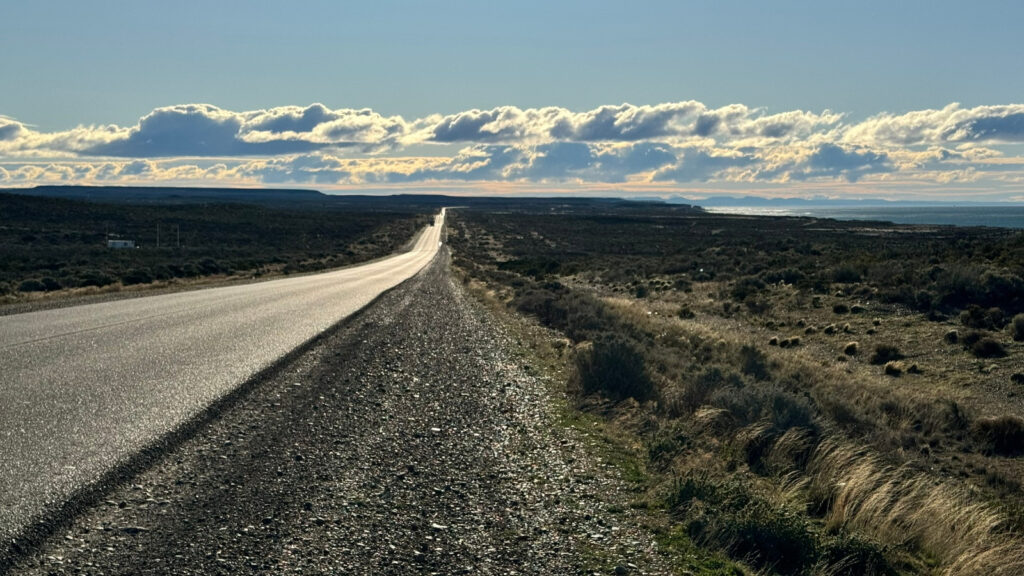 Augusto Perez e sua aventura sobre duas rodas até o Fim do Mundo