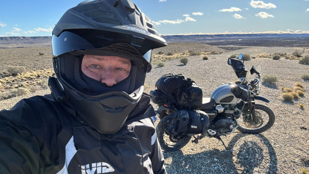 Augusto Perez e sua aventura sobre duas rodas até o Fim do Mundo