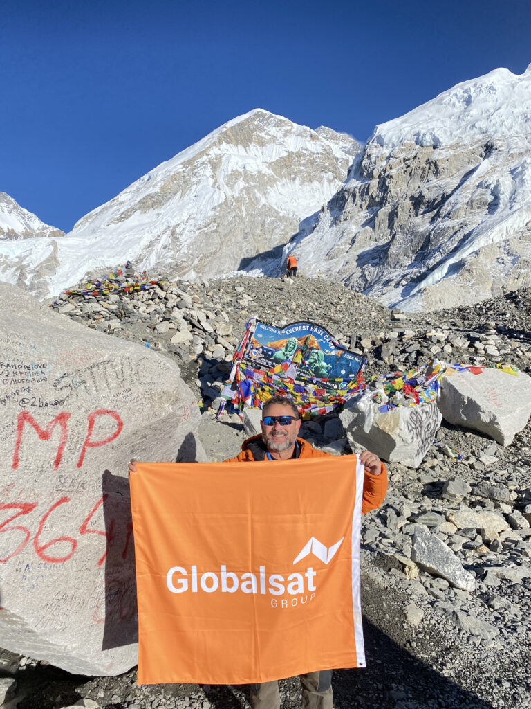 Conectividade via satélite da Globalsat Group garante segurança e sobrevivência em expedições de aventura extremas