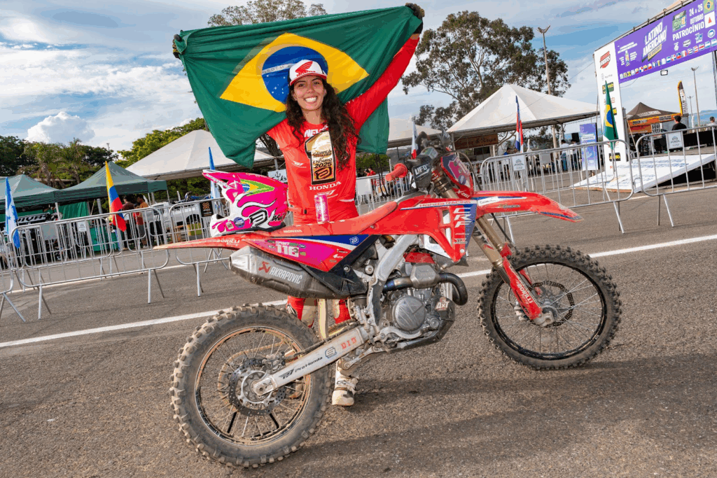Bárbara Neves (EF) e Bruno Crivilin (E2) , da Honda Racing, são campeões latino-americanos de enduro