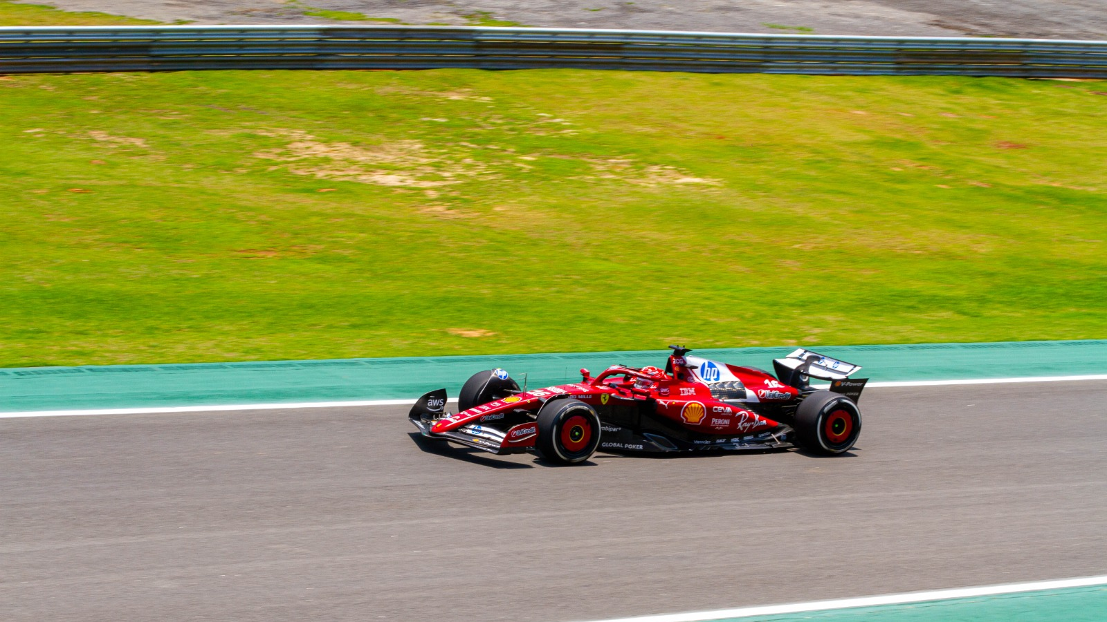 Norris vence o emocionante GP de São Paulo, com Antonelli à frente e Verstappen subindo para terceiro após largar dos boxes.