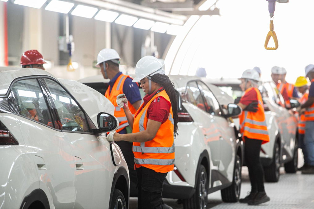 BYD ultrapassa 2 mil trabalhadores em Camaçari cerca de um mês e meio após inauguração da fábrica