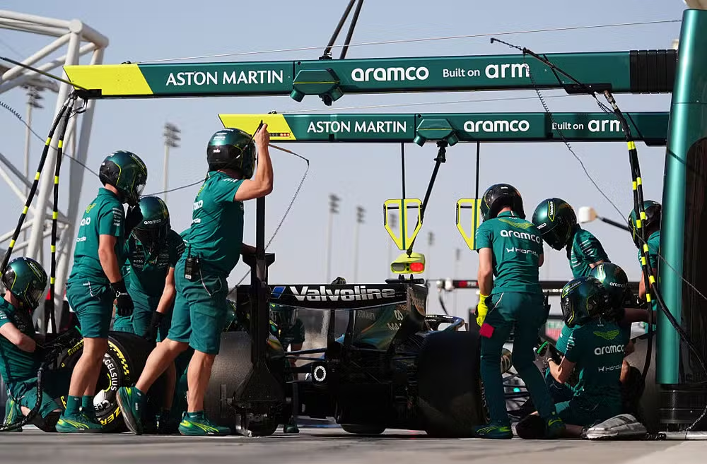 F1: Aston Martin encerra participação nos testes com só 6 voltas no dia, após mais um problema no motor Honda