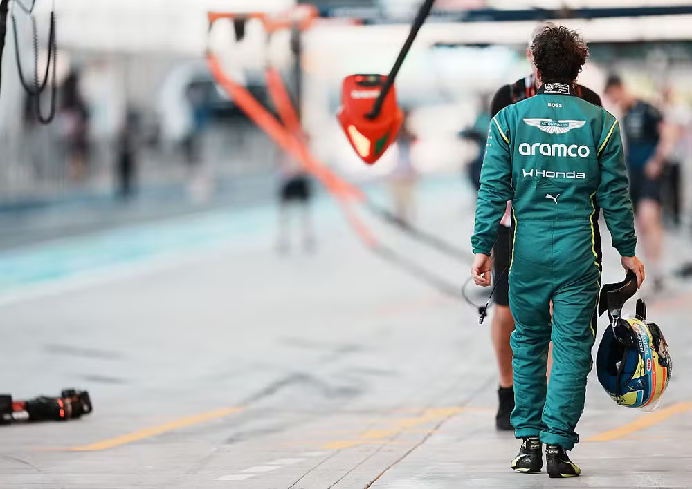 F1: Aston Martin encerra participação nos testes com só 6 voltas no dia, após mais um problema no motor Honda