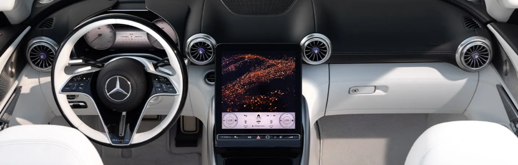 O tapete vermelho dos motores: luxo, tecnologia e sustentabilidade na chegada ao Oscar 2026