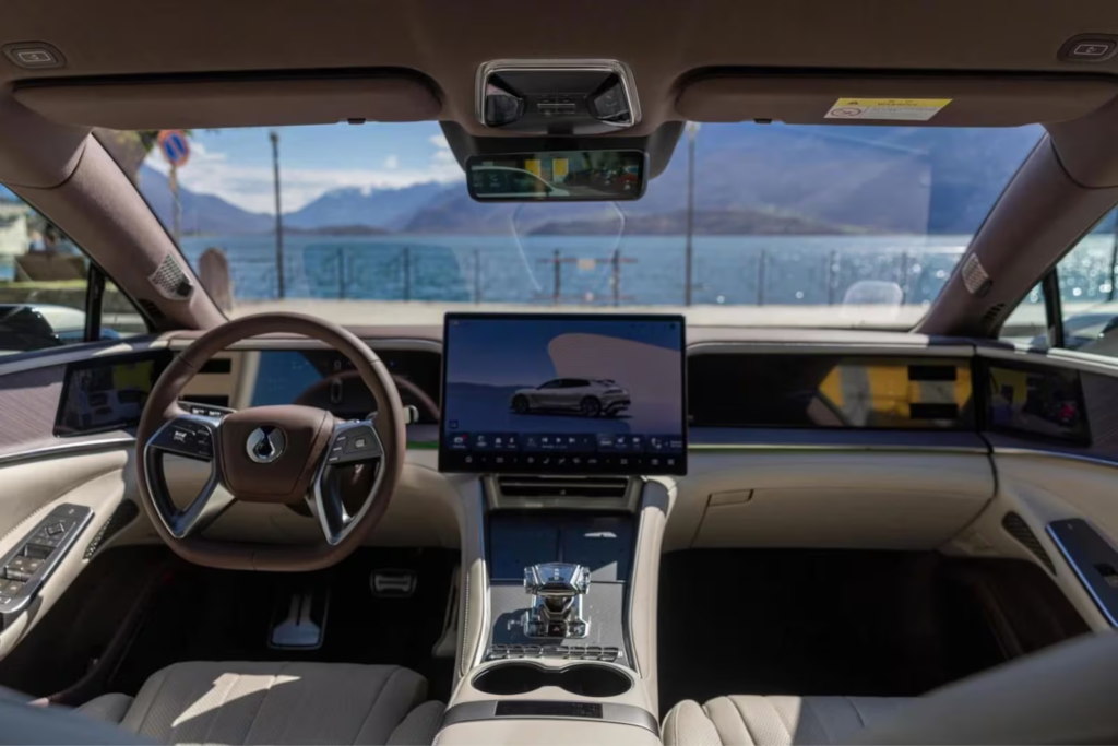 Denza Z9 GT estreia recarga ultra-rápida na Europa