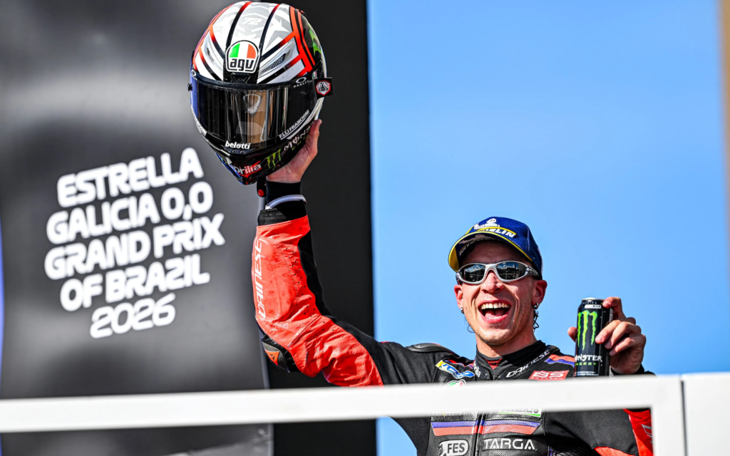 Bezzecchi conquista uma vitória arrasadora à frente de Martin, Diggia derrota Marc Márquez no segundo round.