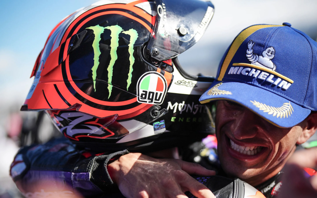 Bezzecchi conquista uma vitória arrasadora à frente de Martin, Diggia derrota Marc Márquez no segundo round.