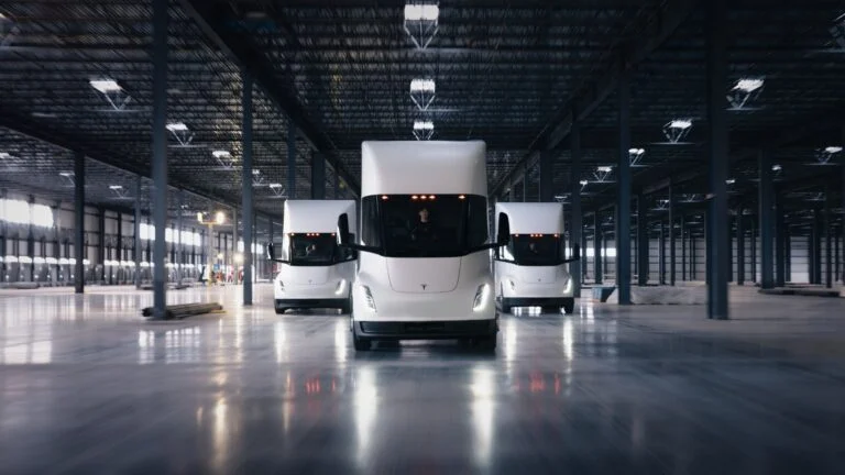 Caminhão Elétrico Rival do Tesla Semi Pode Complicar os Planos de Elon Musk
