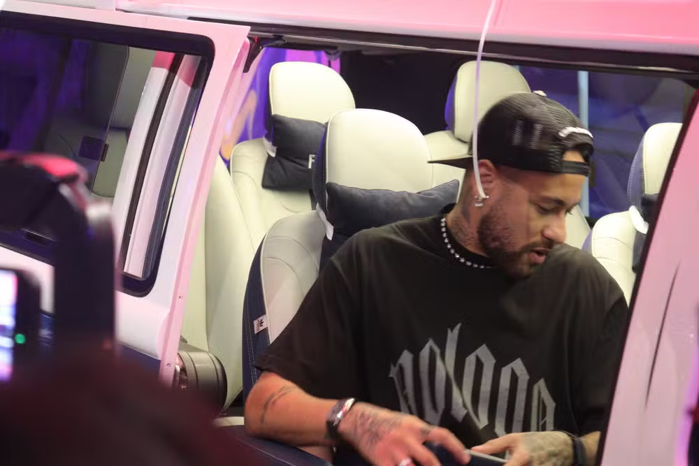 Alta velocidade e luxo extremo: os brinquedinhos favoritos de Neymar