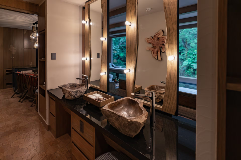 Japão tem resort sustentável de casas nas árvores