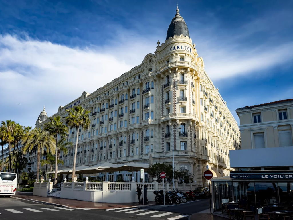Cannes 2026: os hotéis, restaurantes e beach clubs que o A-list escolhe na Riviera Francesa