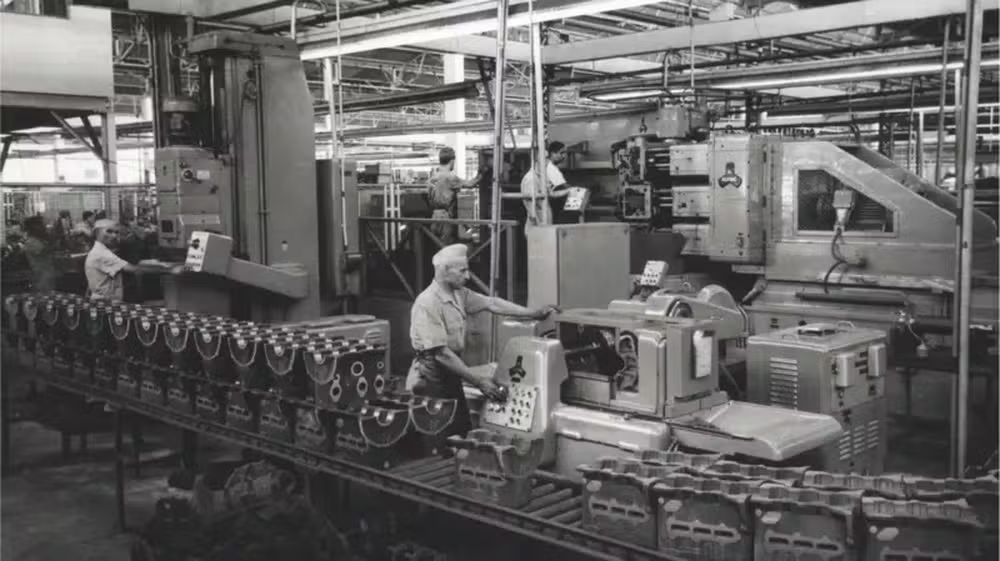 Por que o dono da Ford criou a escala de trabalho 5x2 há 100 anos — e como isso impactou o mundo