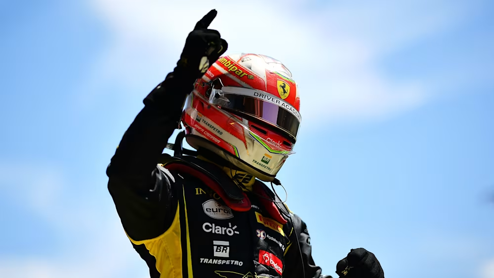 F2: Câmara acerta estratégia e vence corrida principal em Barcelona