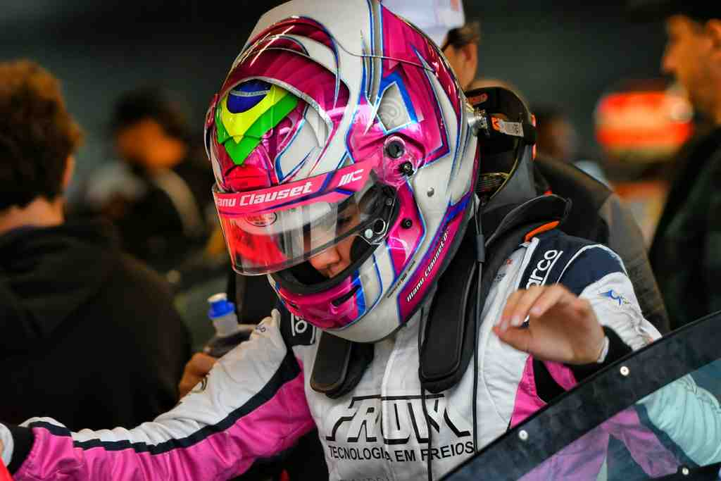 Manu Clauset supera adversidades, conquista dois pódios e mantém liderança da STR Sitdrive Touring Race