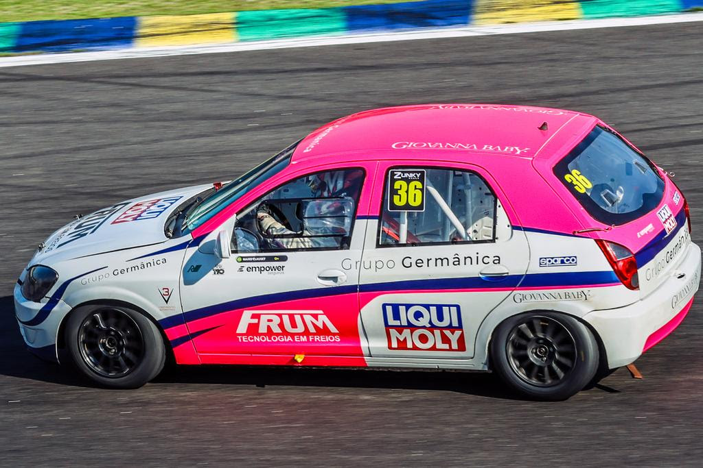 Manu Clauset supera adversidades, conquista dois pódios e mantém liderança da STR Sitdrive Touring Race