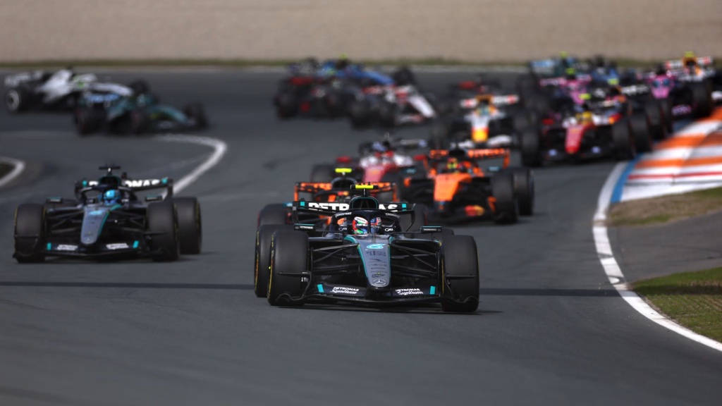 Norris vence o dramático Grande Prêmio da Holanda, seguido por Antonelli e Russell, enquanto Verstappen abandona a prova após um acidente.