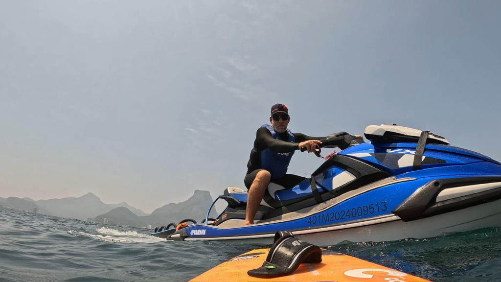 POTÊNCIA NO LIMITE: A SINTONIA PERFEITA ENTRE ALEMÃO DE MARESIAS E O YAMAHA WAVERUNNER NAS ONDAS GIGANTES