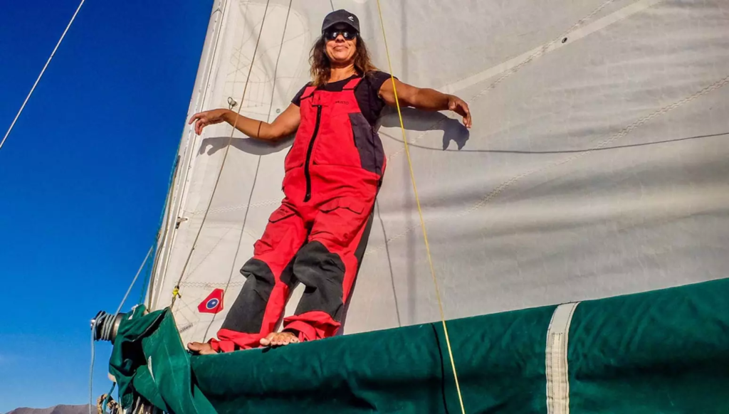 Histórico: Izabel Pimentel é a 1ª brasileira a velejar sozinha do Brasil à Antártica sem escalas