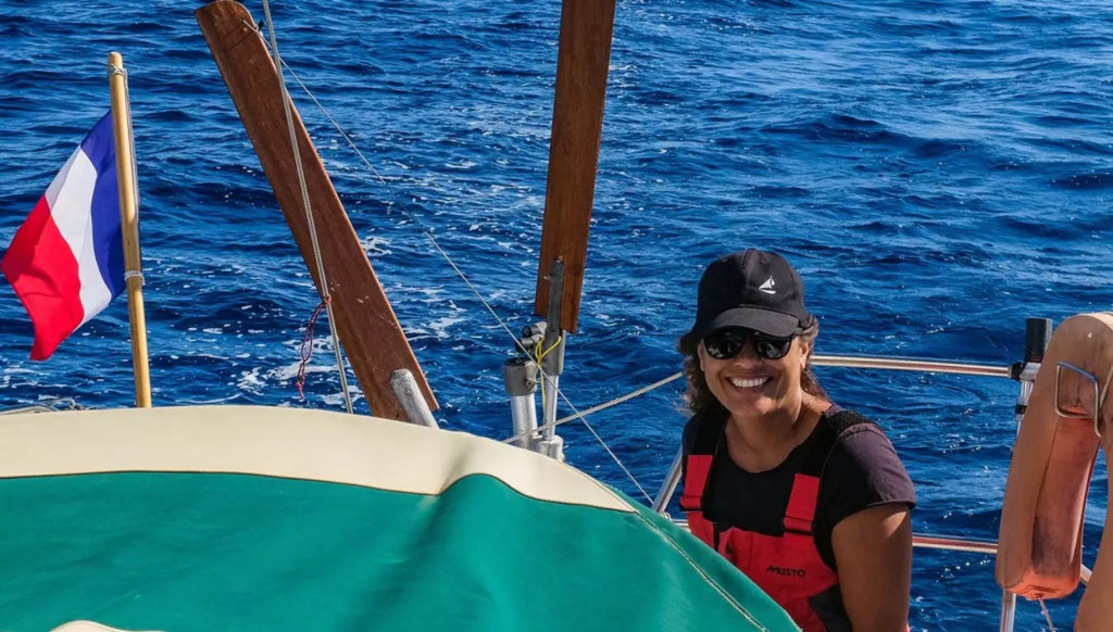 Histórico: Izabel Pimentel é a 1ª brasileira a velejar sozinha do Brasil à Antártica sem escalas
