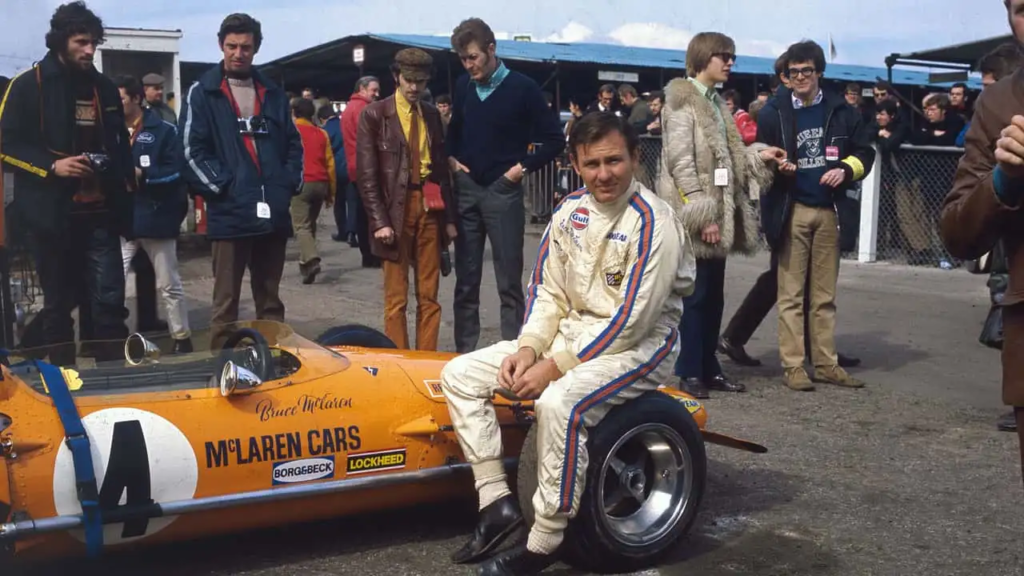 O Rebranding da McLaren: O Que a Nova Identidade Visual Ensina Sobre Posicionamento e Escala